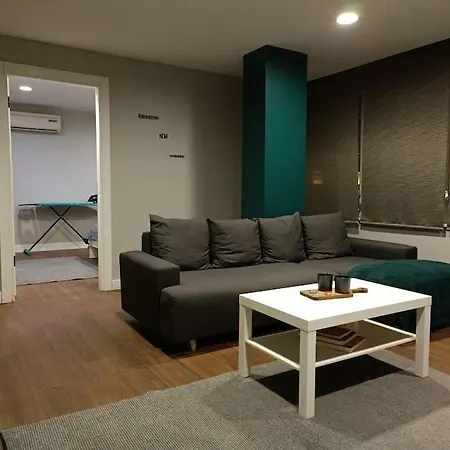 Central Comfortable With Gym 1+1 아파트